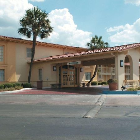 Baymont By Wyndham San Antonio South Park Hotel Екстериор снимка