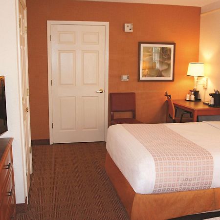Baymont By Wyndham San Antonio South Park Hotel Екстериор снимка