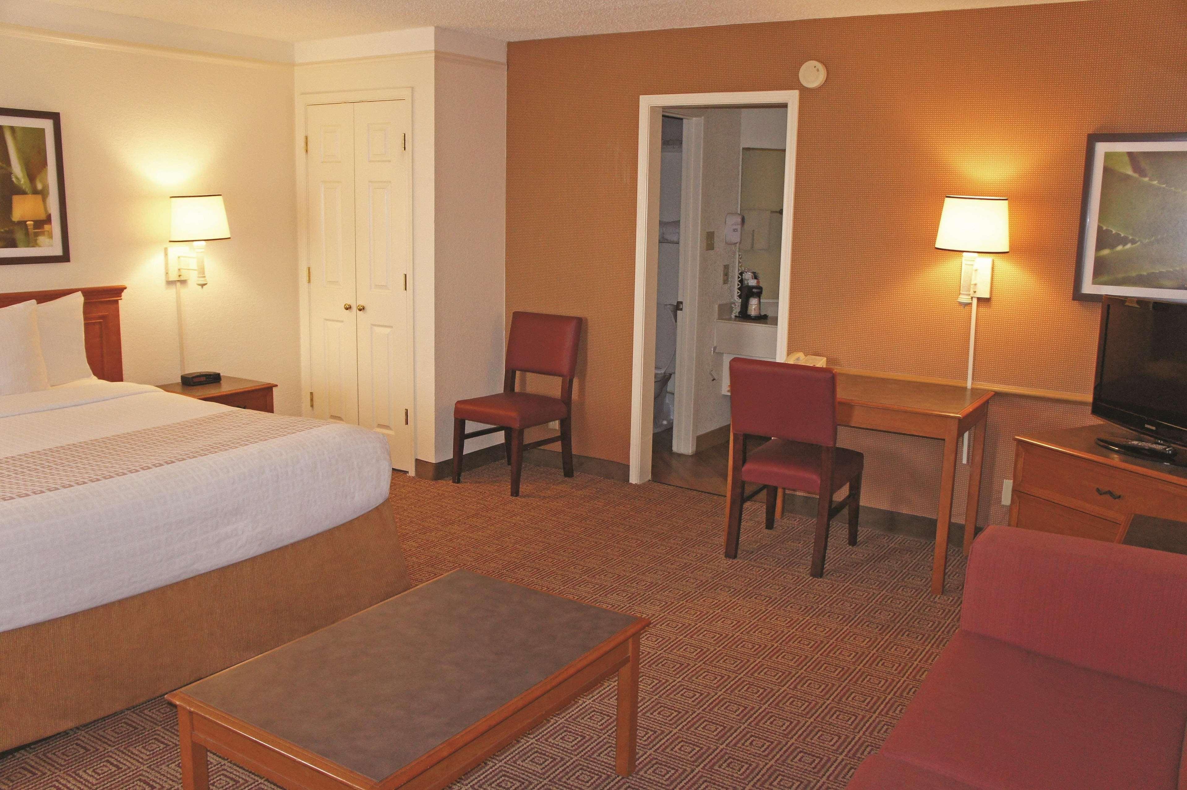 Baymont By Wyndham San Antonio South Park Hotel Екстериор снимка