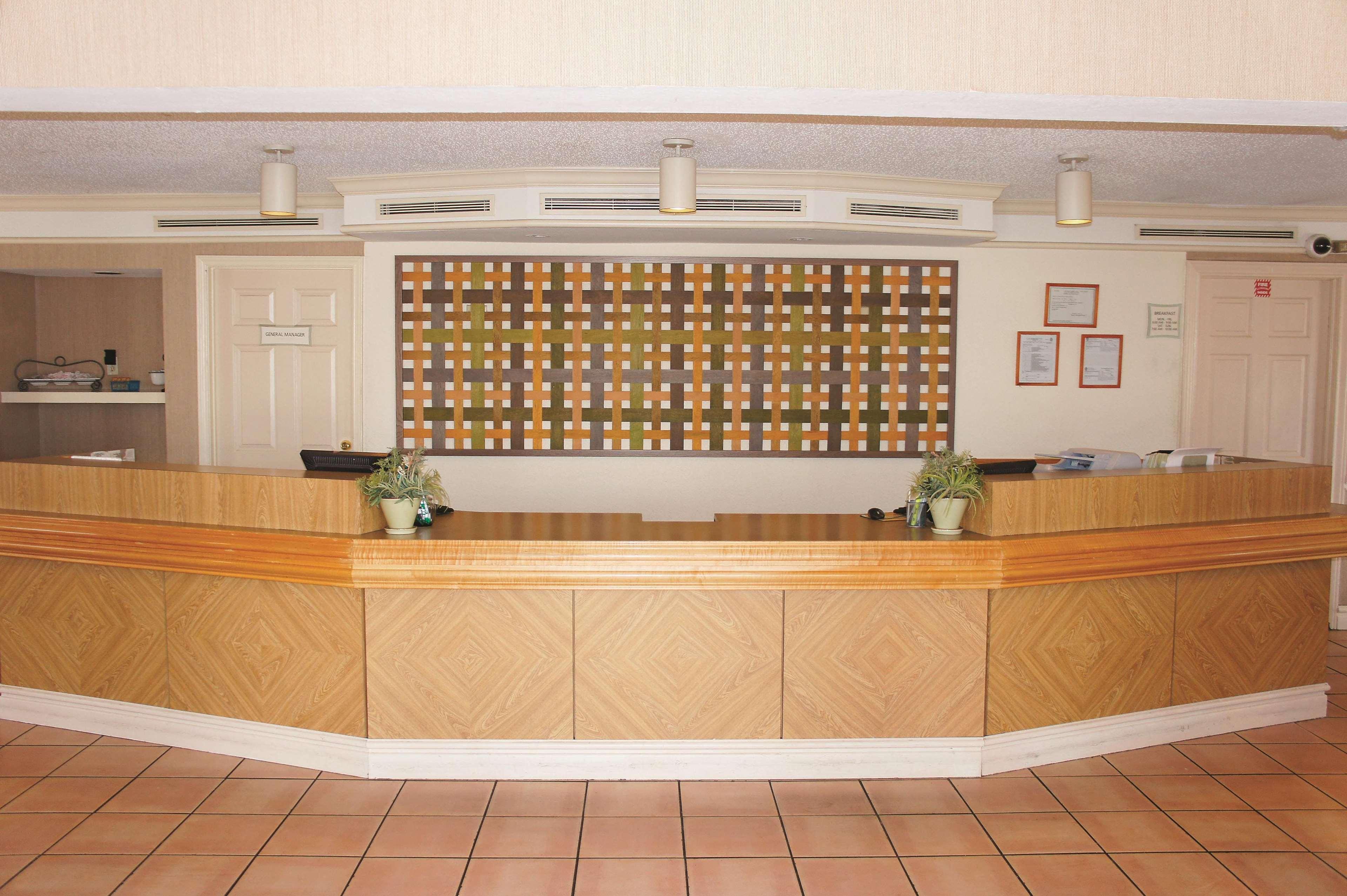 Baymont By Wyndham San Antonio South Park Hotel Екстериор снимка