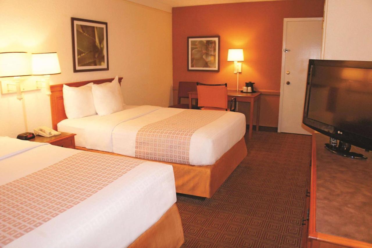 Baymont By Wyndham San Antonio South Park Hotel Екстериор снимка