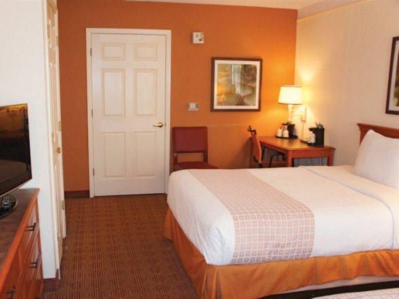 Baymont By Wyndham San Antonio South Park Hotel Екстериор снимка