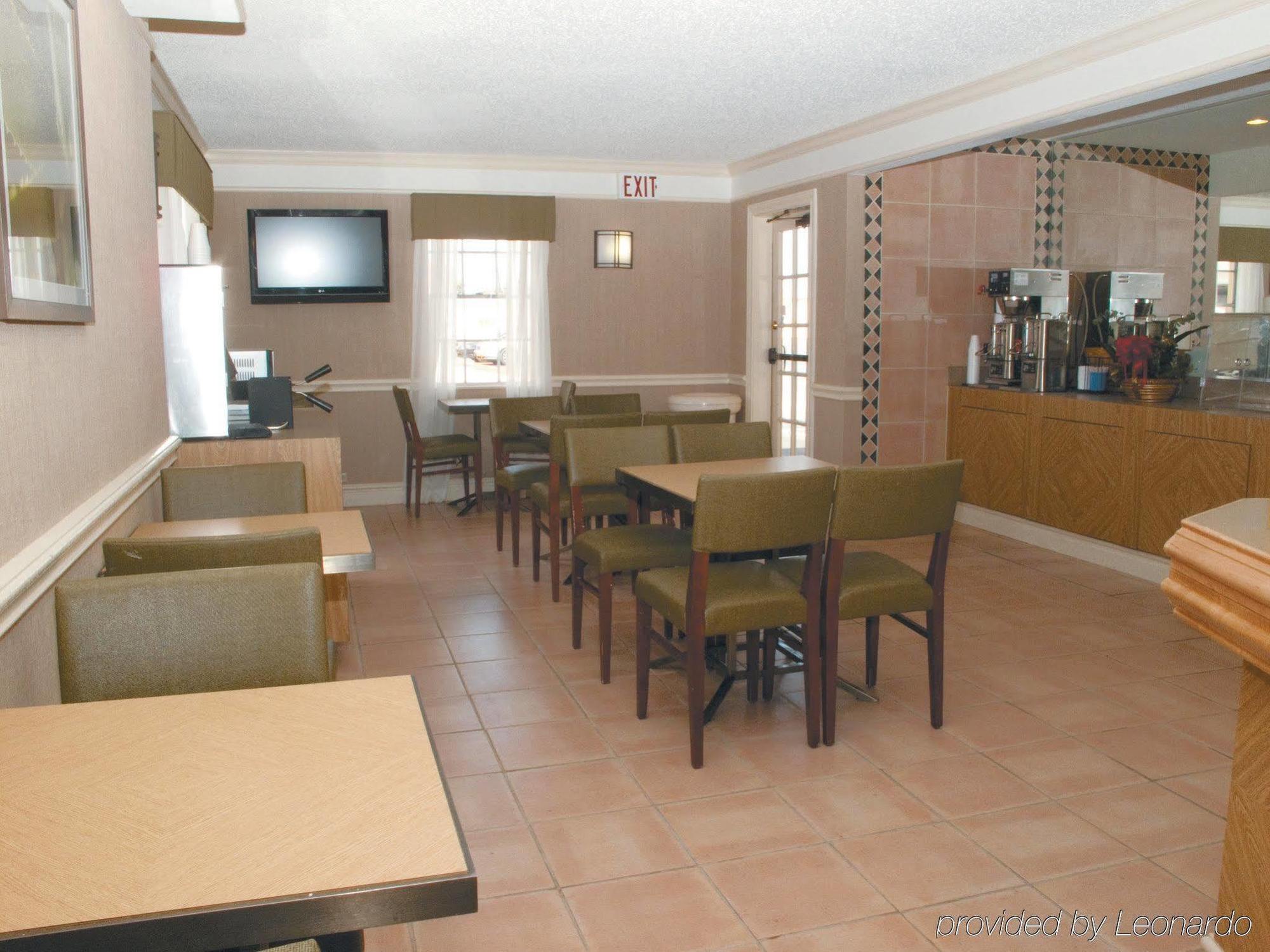 Baymont By Wyndham San Antonio South Park Hotel Екстериор снимка